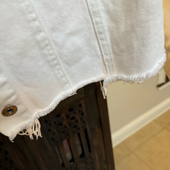 Jessica Simpson Crop White Denim Jacket Embroidered Frayed Hem – Size 1X - Picture 12 of 12